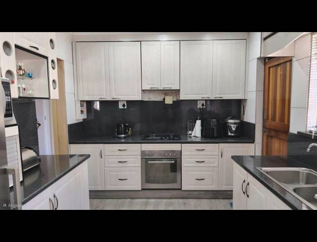 3 BEDROOM HOUSE FOR SALE IN ESCOMBE